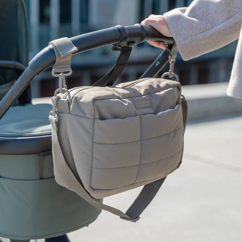 quiltet barnevognstaske – Taupe