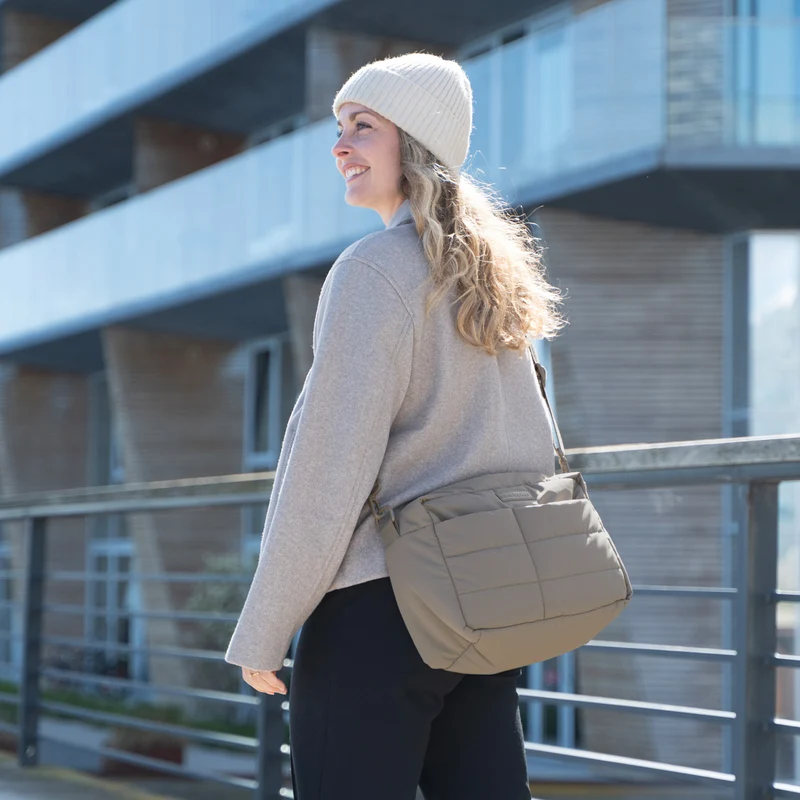 quiltet barnevognstaske – Taupe