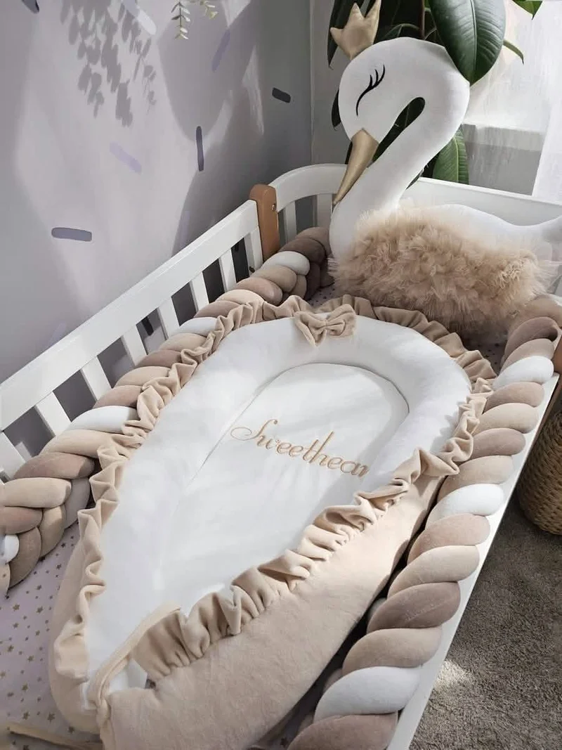 Baby Bedding Set - Braided Décor & Princess Swan