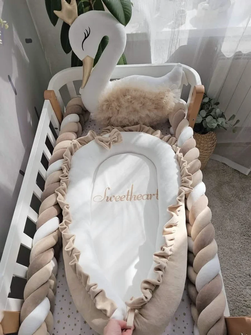 Baby Bedding Set - Braided Décor & Princess Swan