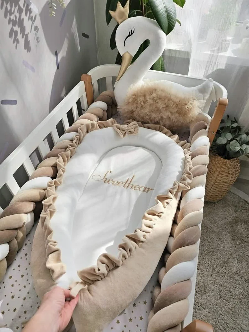 Baby Bedding Set - Braided Décor & Princess Swan