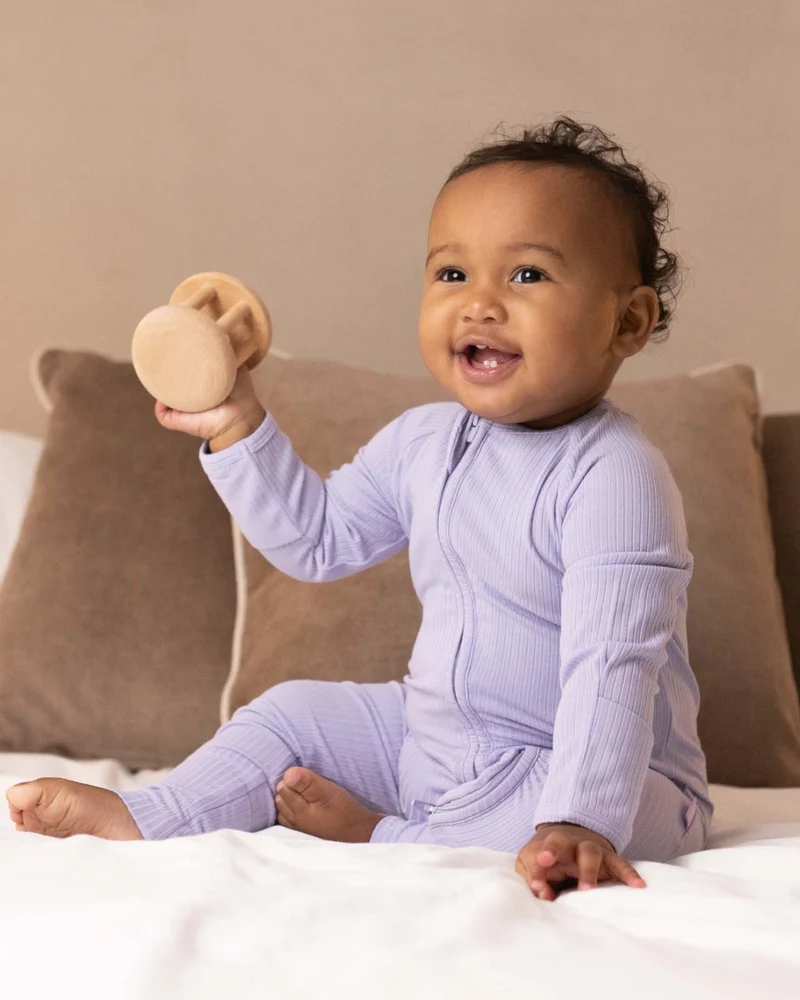 BABYGO® Fliederfarbener gerippter Schlafanzug mit Reißverschluss