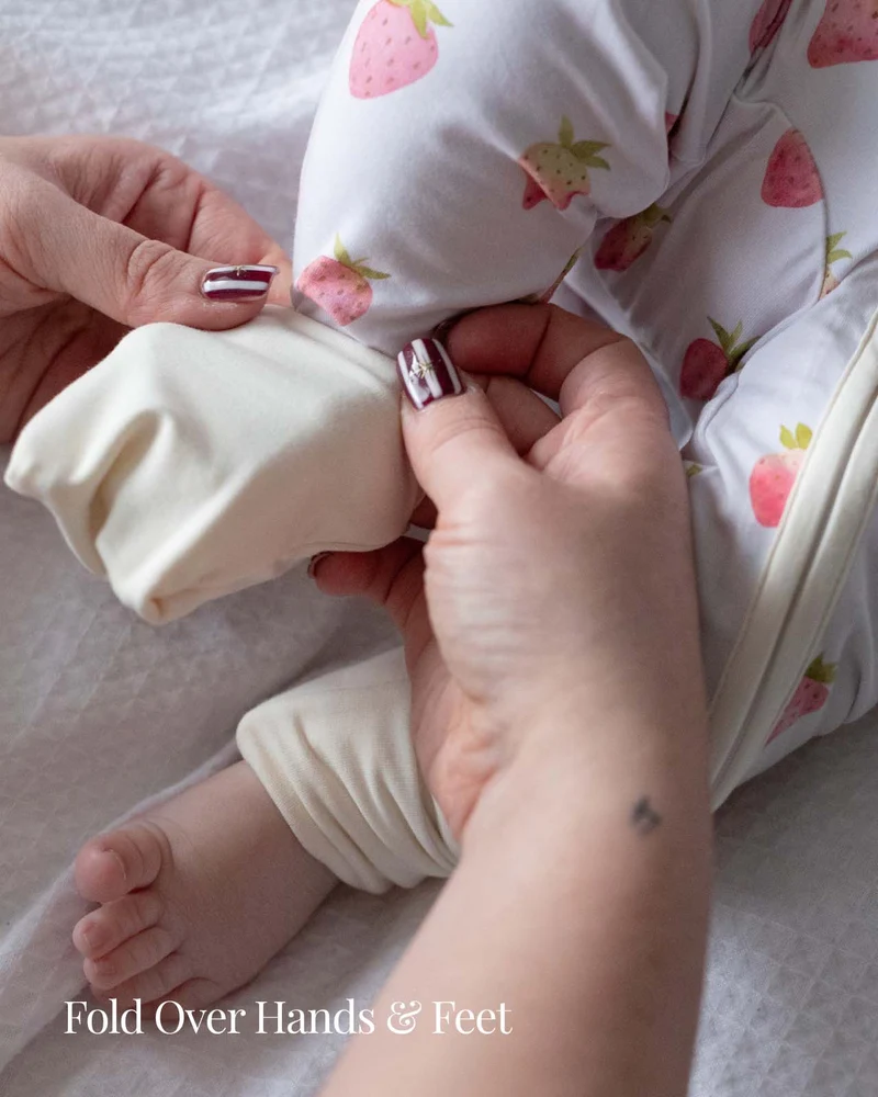 BABYGO® Erdbeeren & Sahne Schlafanzug mit Reißverschluss