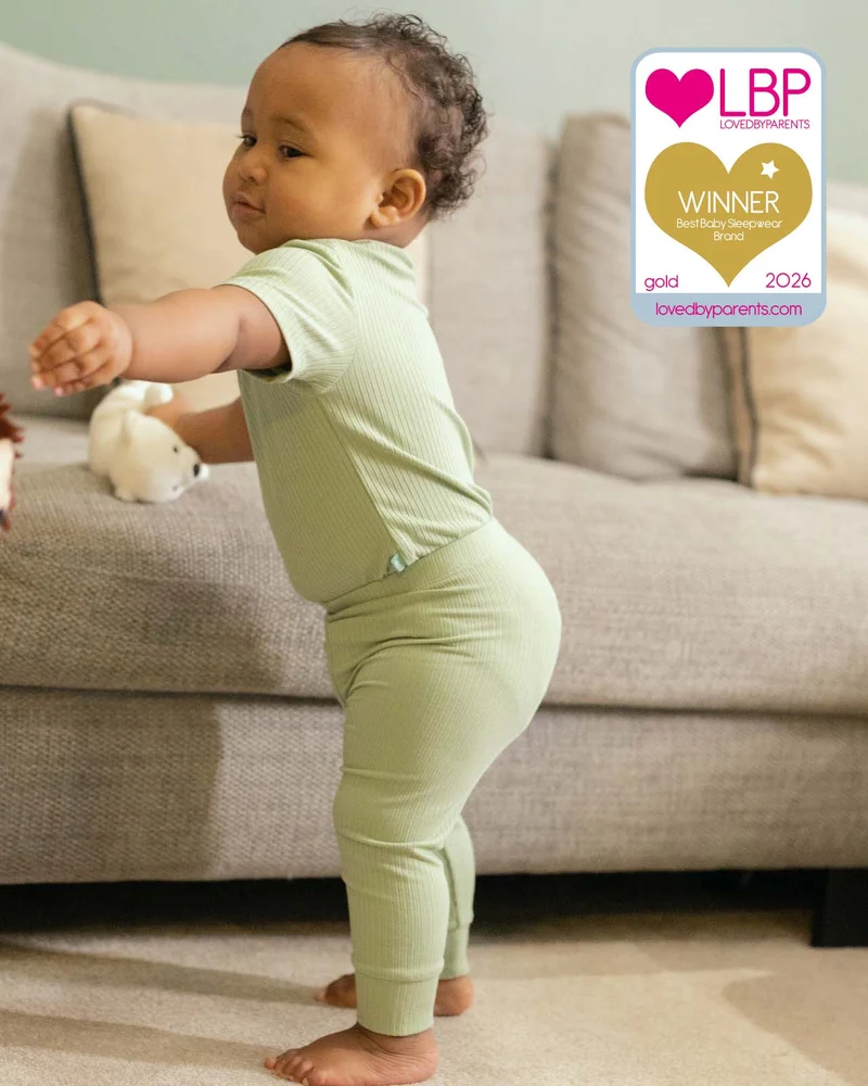 BABYGO® Salbeigrüner, kurzer Rippstrick-Body & Leggings