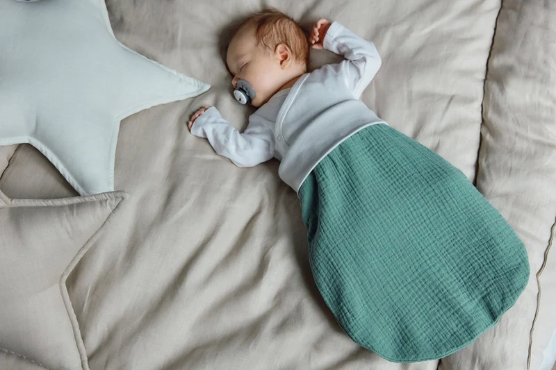 Strampelsack Frühling/Sommer aus Musselin – weich & luftig