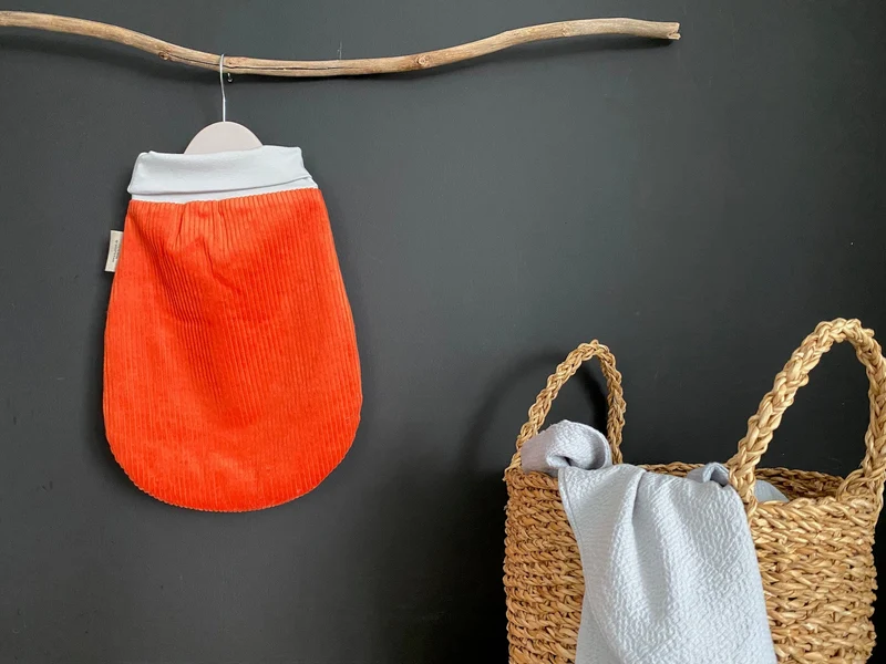 Strampelsack Frühling/Sommer aus Breitcord – weich & samtig