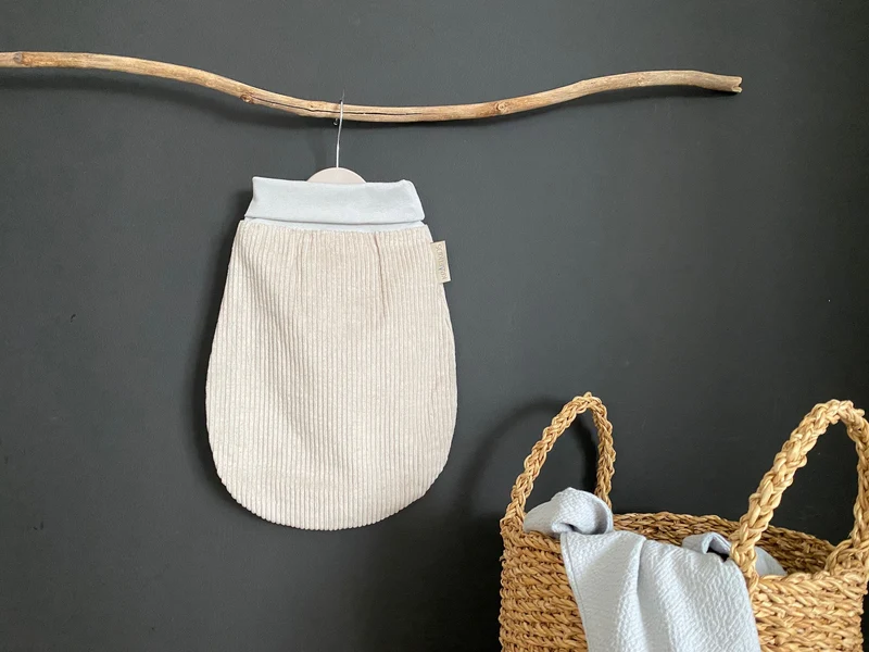 Strampelsack Frühling/Sommer aus Breitcord – weich & samtig