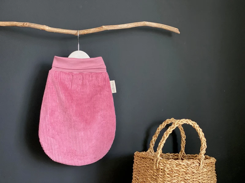 Strampelsack Frühling/Sommer aus Breitcord – weich & samtig