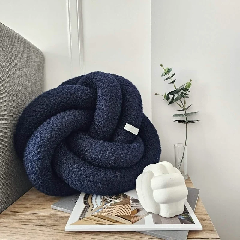 Knot decorative pillow. Throw pillows.