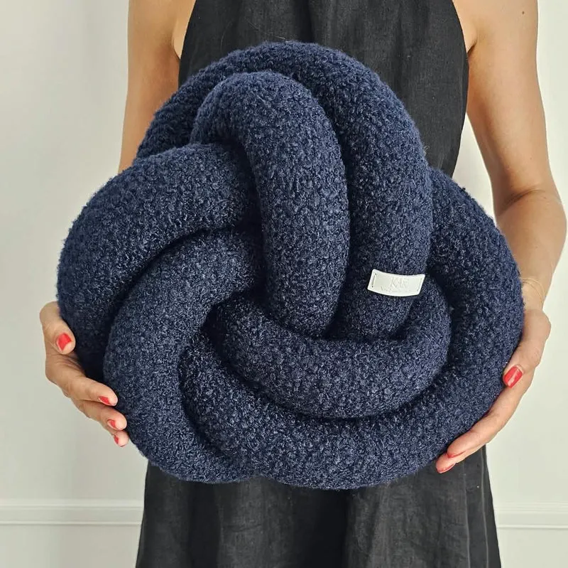 Knot decorative pillow. Throw pillows.