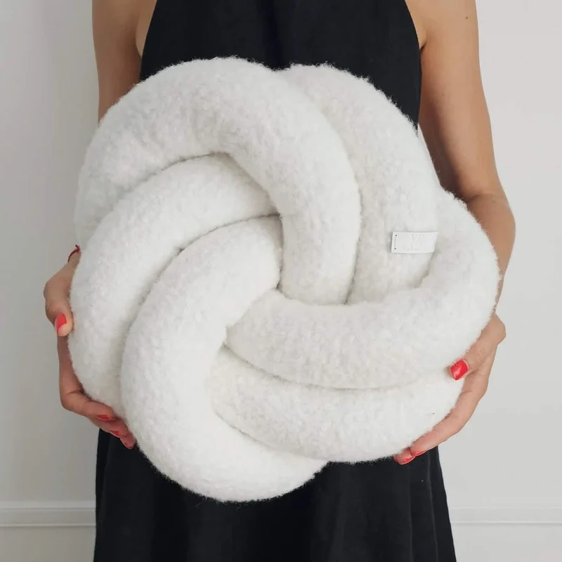 Knot decorative pillow. Throw pillows.