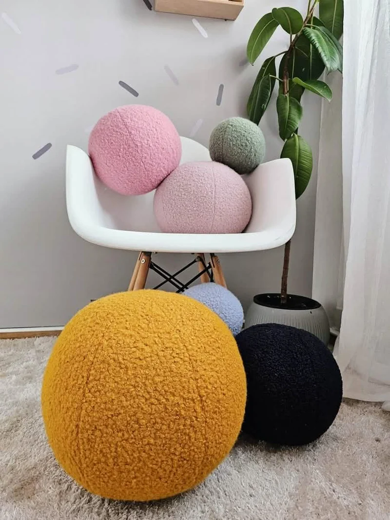 Throw pillow round. Decorative sofa pillows.