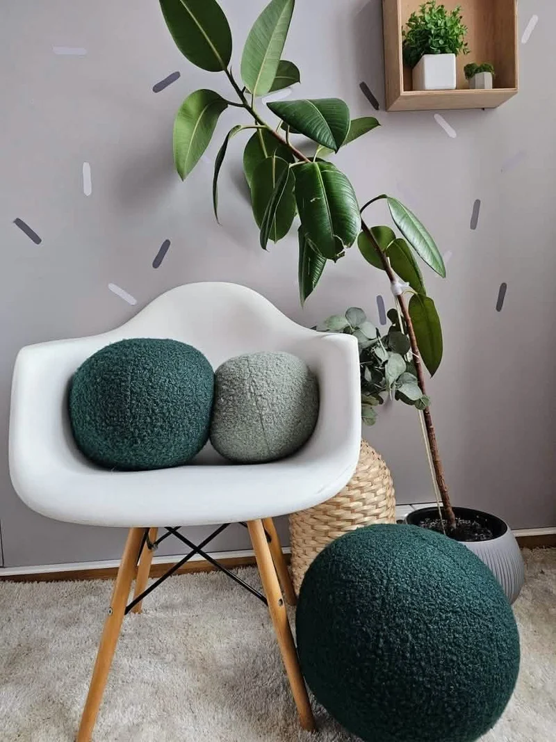 Throw pillow round. Decorative sofa pillows.