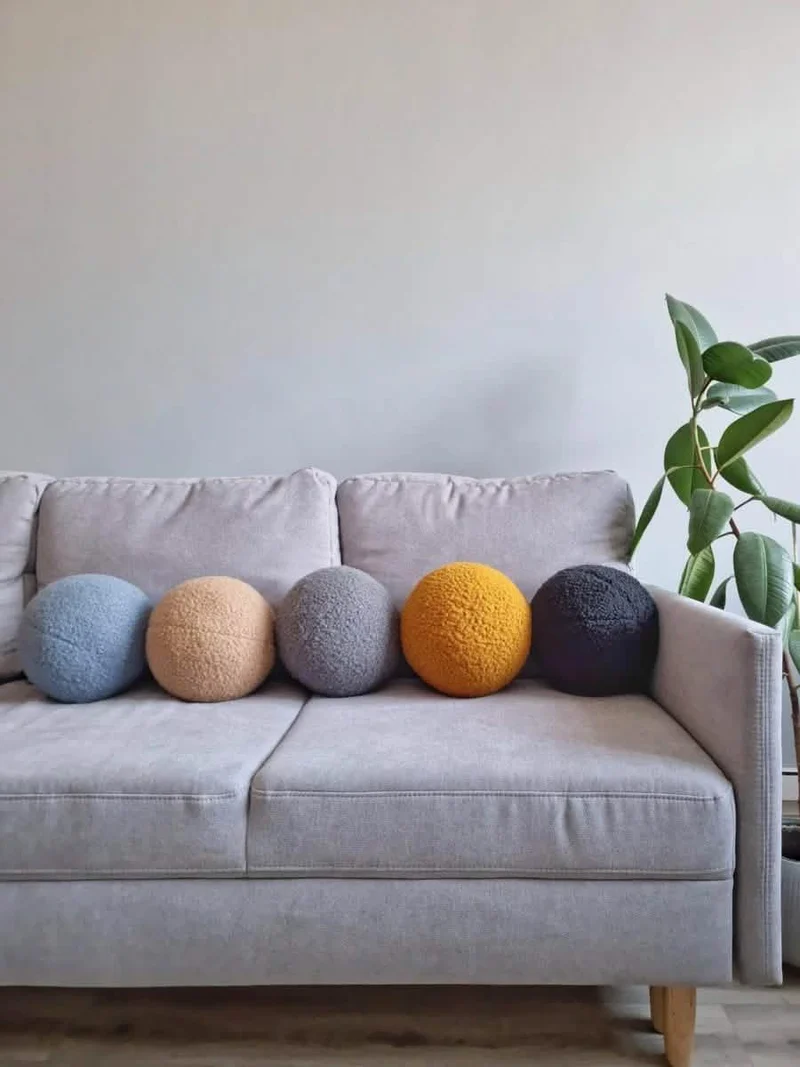Throw pillow round. Decorative sofa pillows.