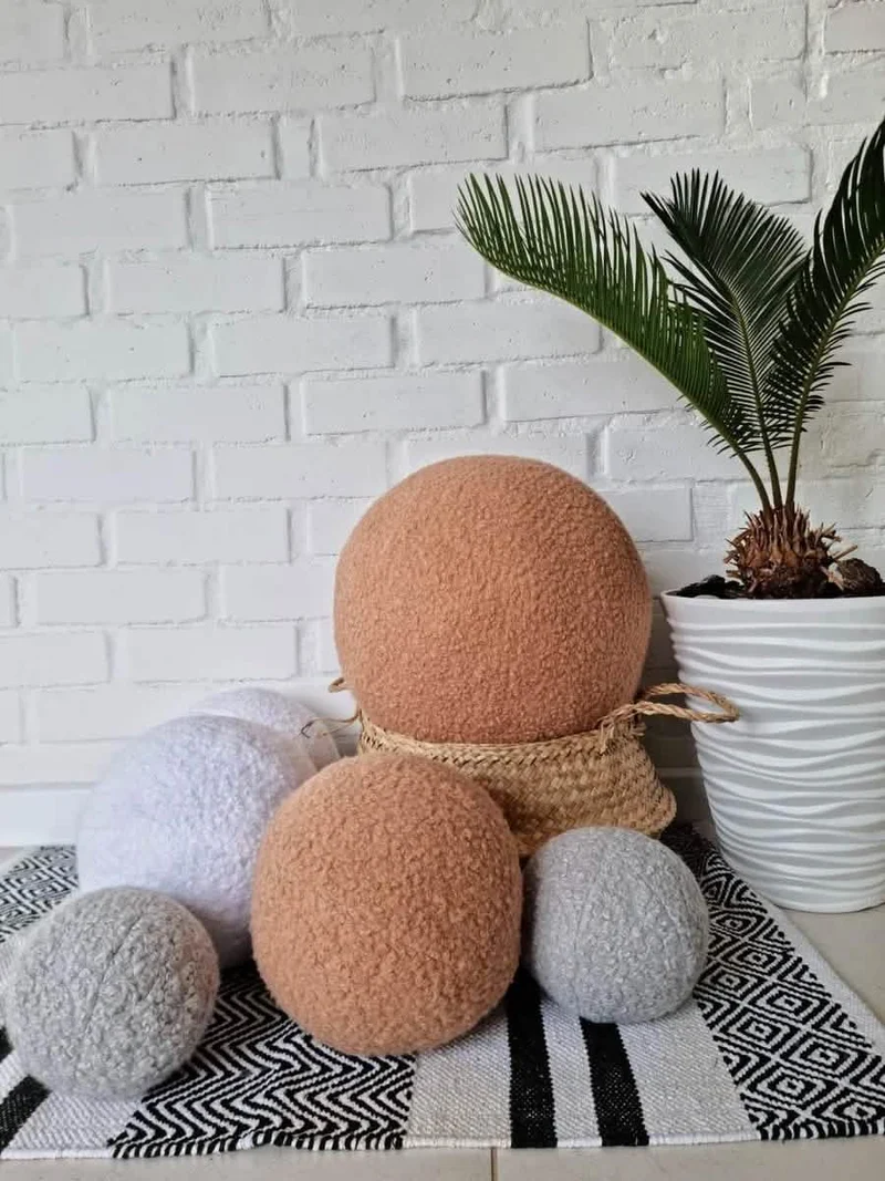 Throw pillow round. Decorative sofa pillows.