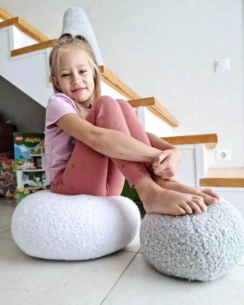 Throw pillow round. Decorative sofa pillows.