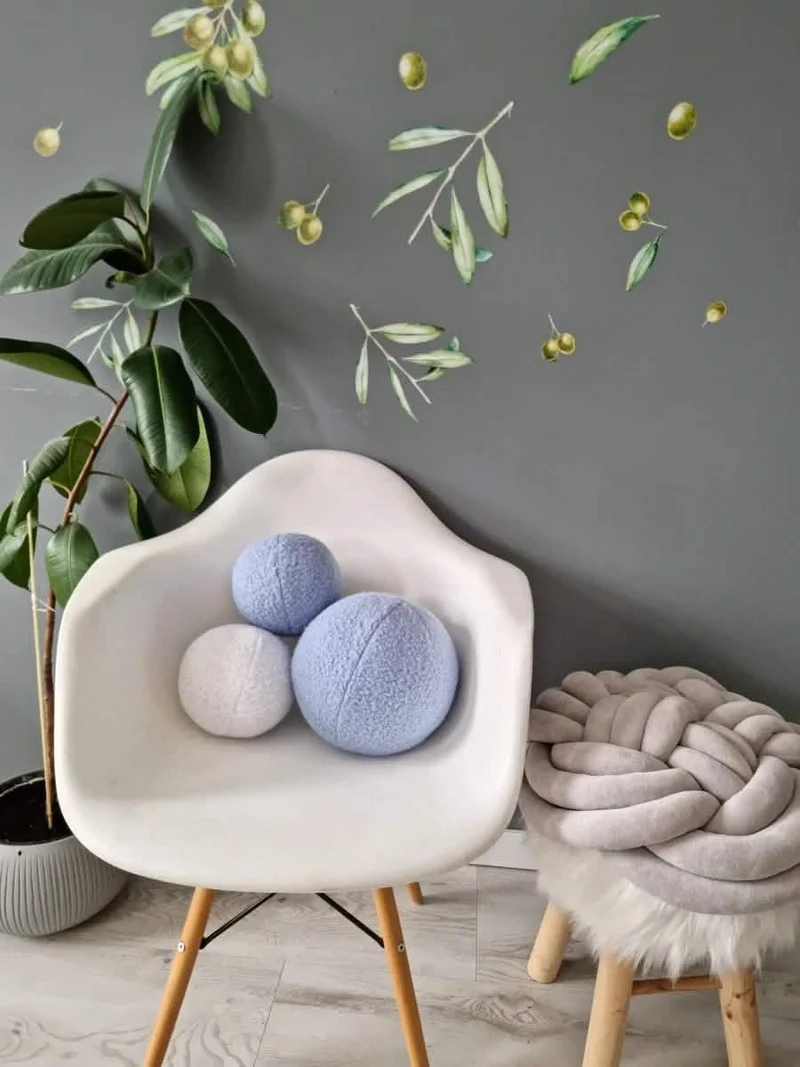 Throw pillow round. Decorative sofa pillows.