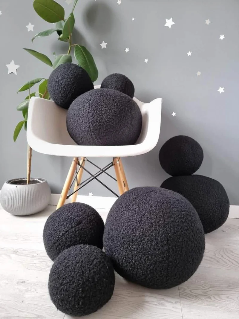 Throw pillow round. Decorative sofa pillows.