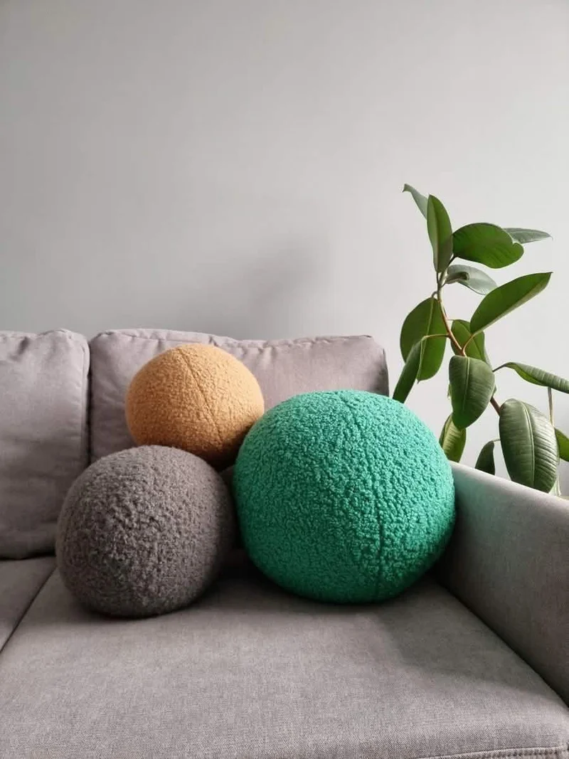 Throw pillow round. Decorative sofa pillows.