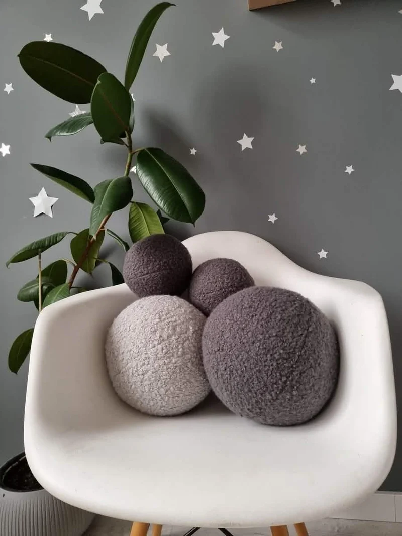 Throw pillow round. Decorative sofa pillows.