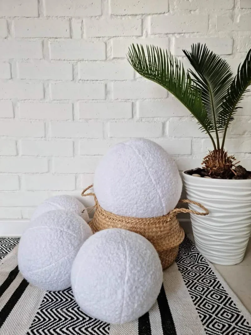 Throw pillow round. Decorative sofa pillows.