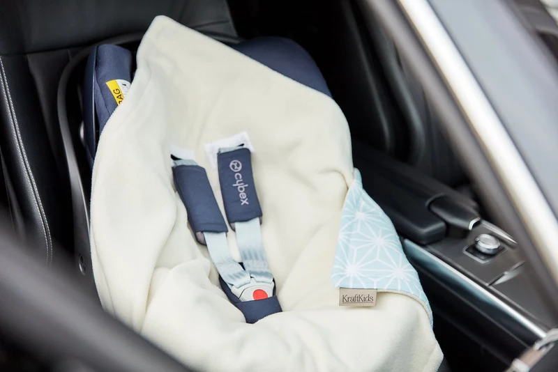 Babydecke für Babyschale Winter aus glattem Baumwollstoff – mit weichem Fleece