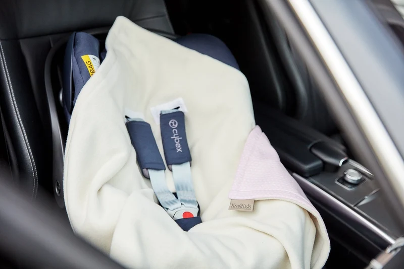Babydecke für Babyschale Winter aus glattem Baumwollstoff – mit weichem Fleece