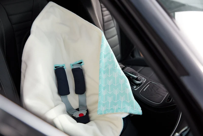 Babydecke für Babyschale Winter aus glattem Baumwollstoff – mit weichem Fleece