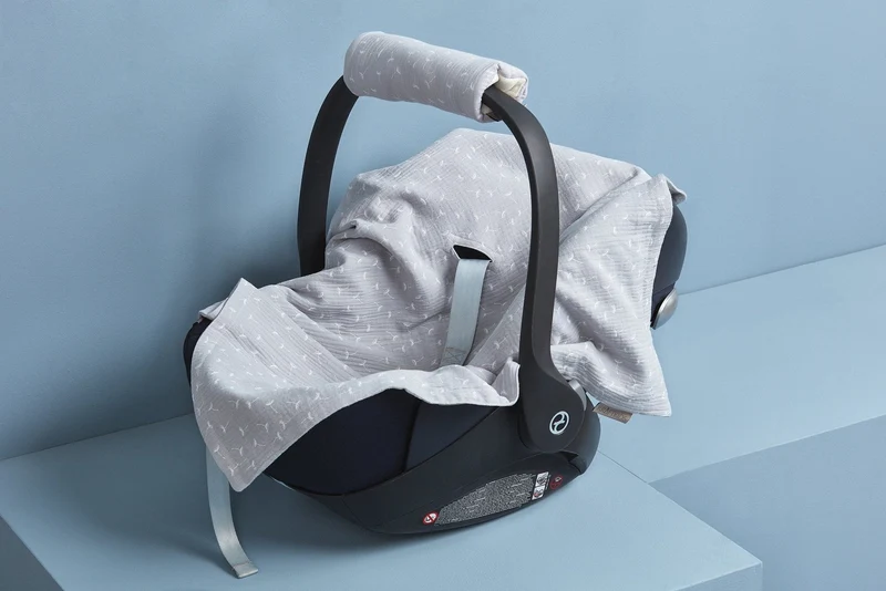 Babydecke für Babyschale Sommer aus Musselin mit Pusteblumen – leicht & luftig