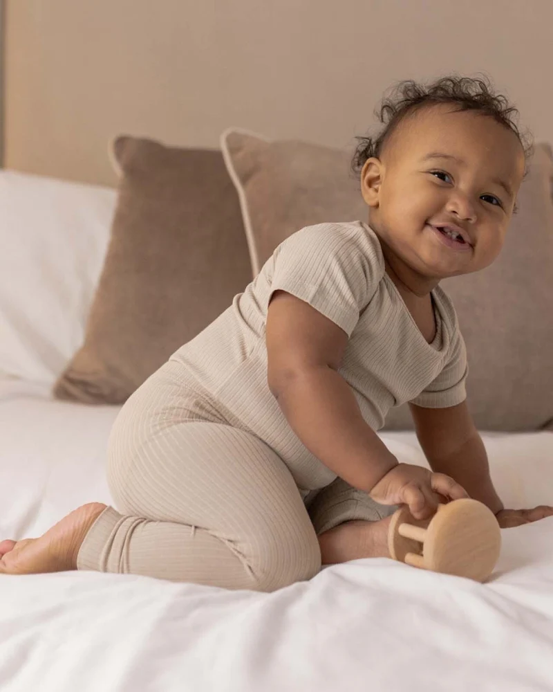 BABYGO® Haferflockenfarbener, kurz gerippter Body & Leggings