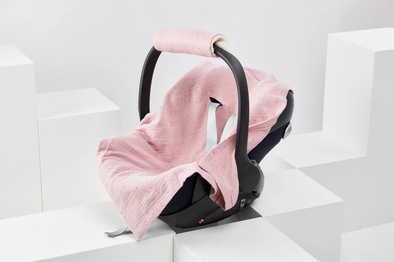 Babydecke für Babyschale Winter aus Musselin – Goldene Punkte, weich & luftig