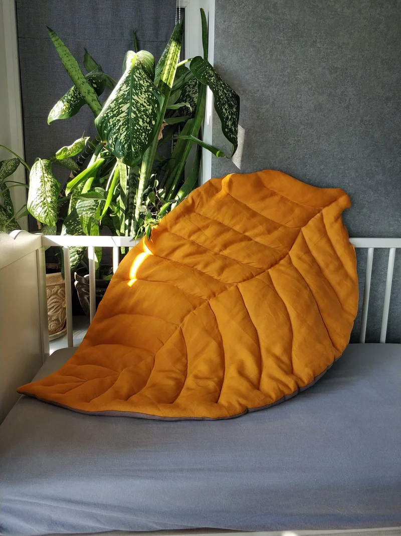 Baby linen leaf play mat mustard