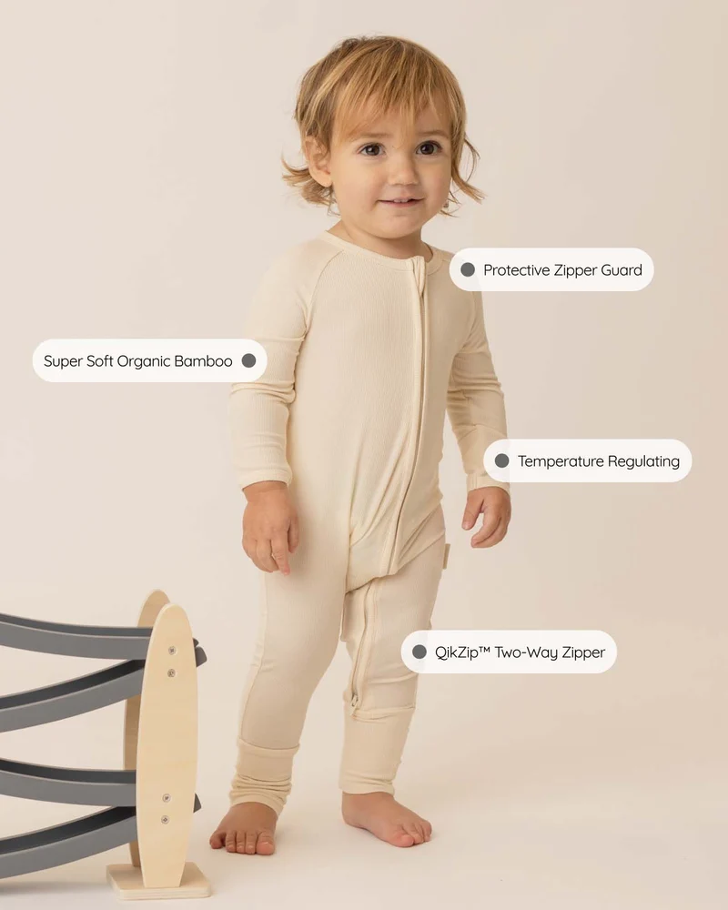 BABYGO® Elfenbeinfarbener, gerippter Schlafanzug mit Reißverschluss