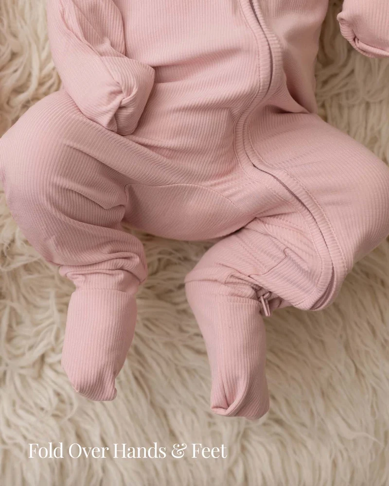 BABYGO® Dusty Pink gerippter Schlafanzug mit Reißverschluss