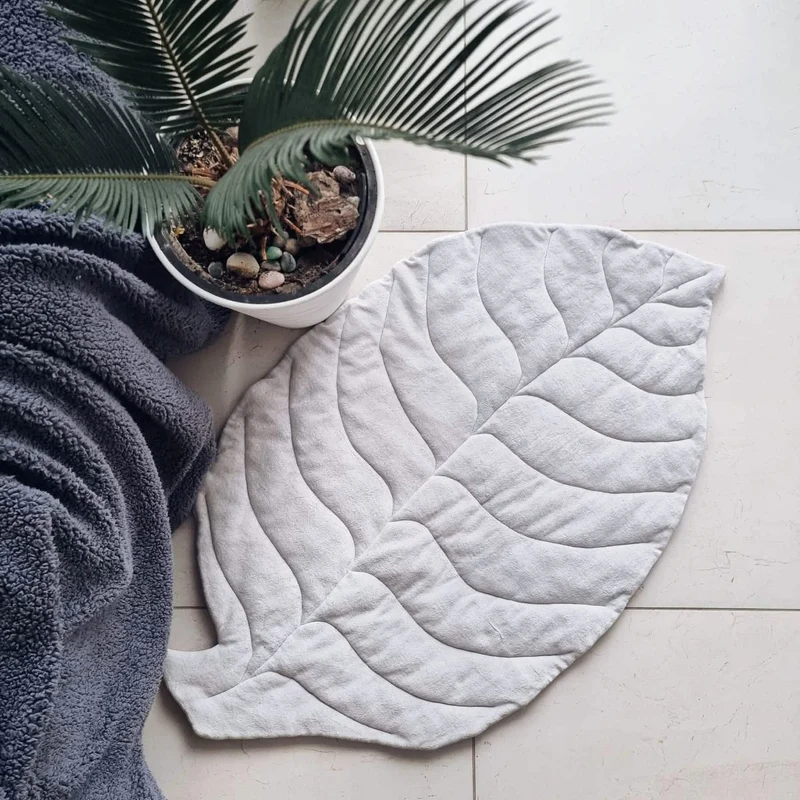 Baby leaf play mat light gray