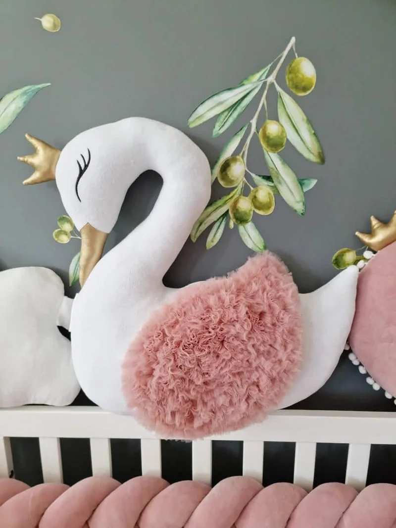 Princess Pillow swan Light blush, side crib pillow