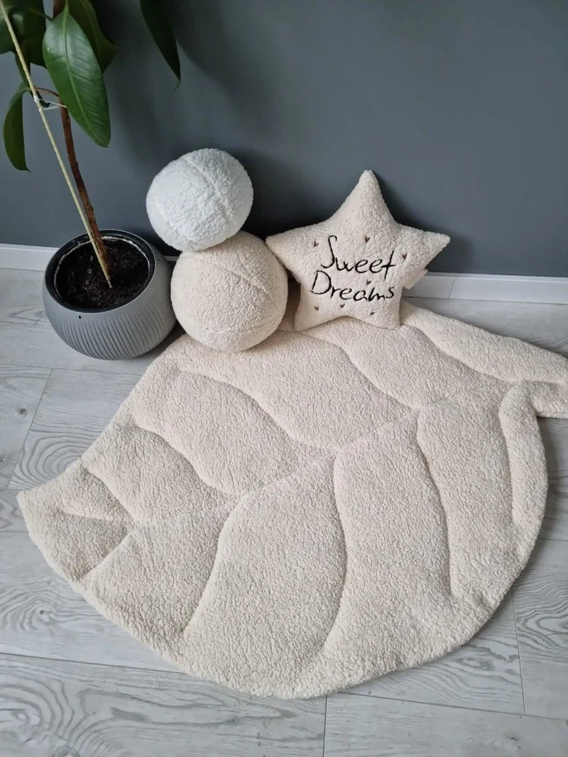 Baby shower gift activity leaf play mat