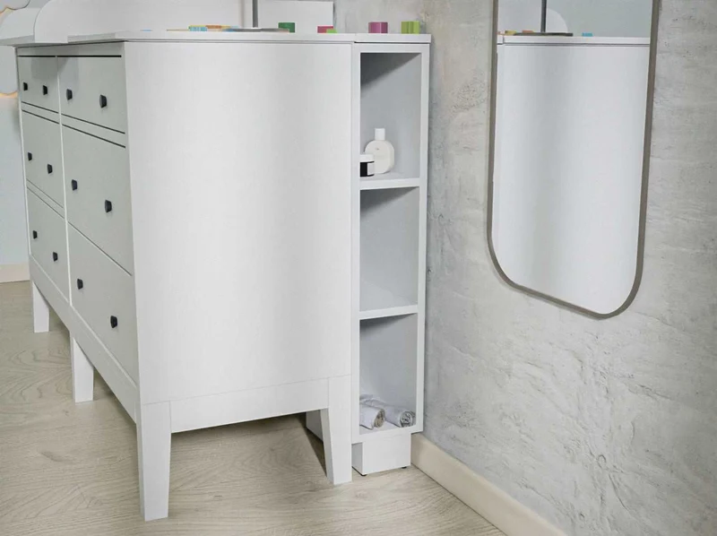 Stauraumregal für IDANÄS sowie HEMNES-Kommoden mit 3 oder 8 Schubladen – Weiß