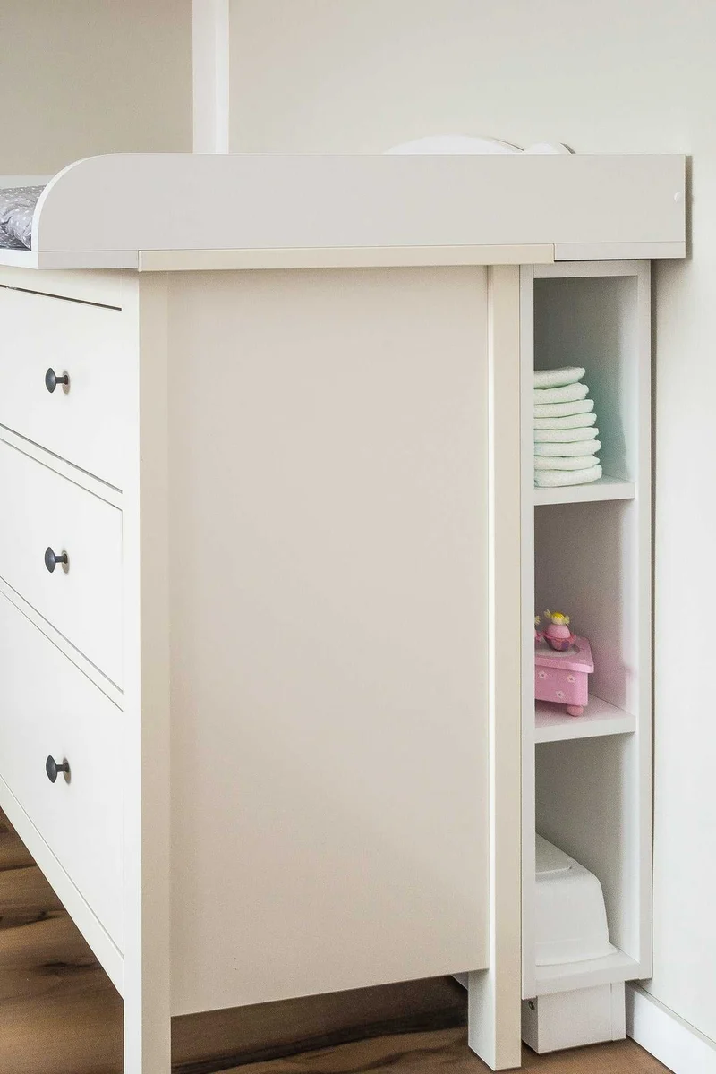 Stauraumregal für IDANÄS sowie HEMNES-Kommoden mit 3 oder 8 Schubladen – Weiß