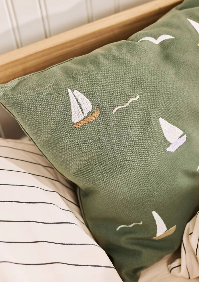 Besticktes Kissen 'Cinna' Sailboats