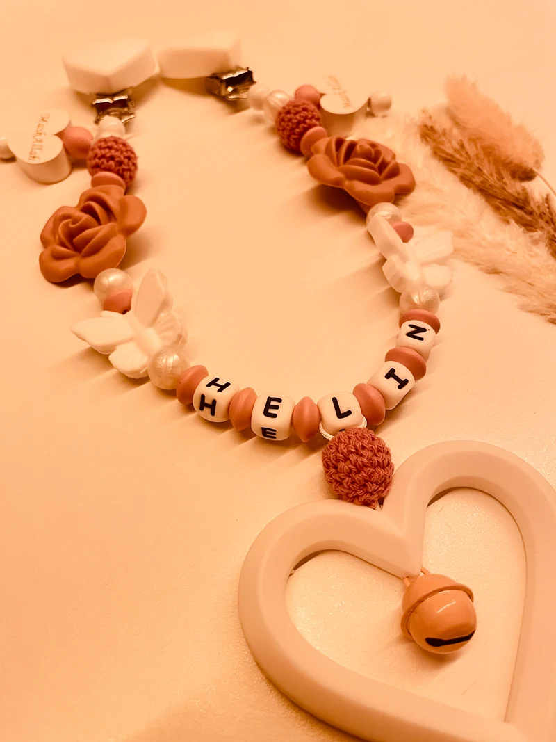 Schnullerkette Kinderwagenkette altrosa weiß Rose mit Schmetterling Mashallah