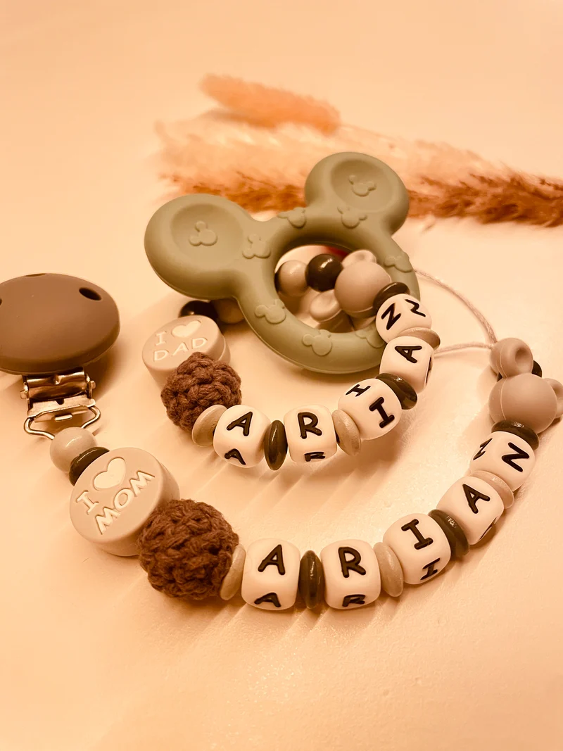 Schnullerkette und Greifring grau Maus I love mom & dad