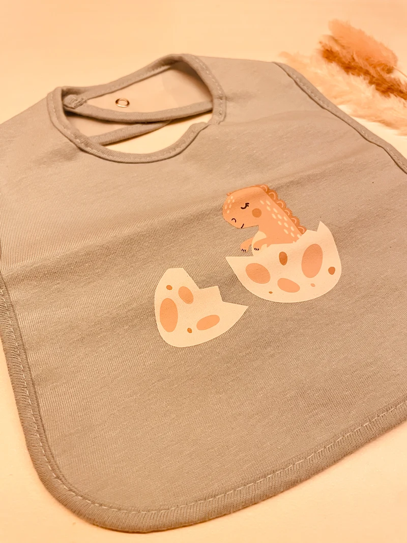 Lätzchen in blau mit Dino