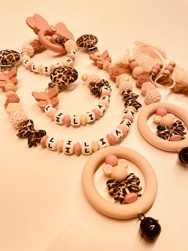 Schnullerkette, Kinderwagenkette, Greifring Babyschalenanhänger Leo Schmetterling Maus beige altrosa