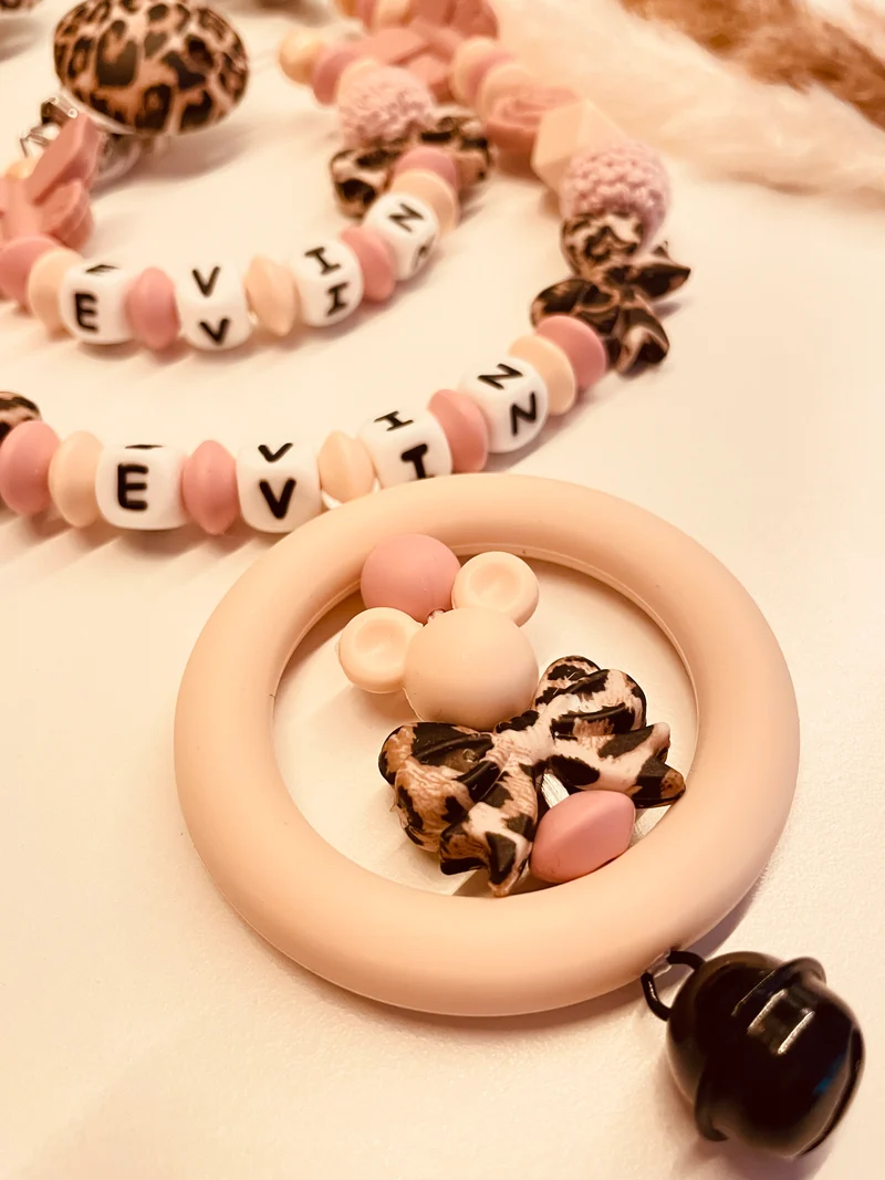 Schnullerkette, Kinderwagenkette, Greifring Babyschalenanhänger Leo Schmetterling Maus beige altrosa