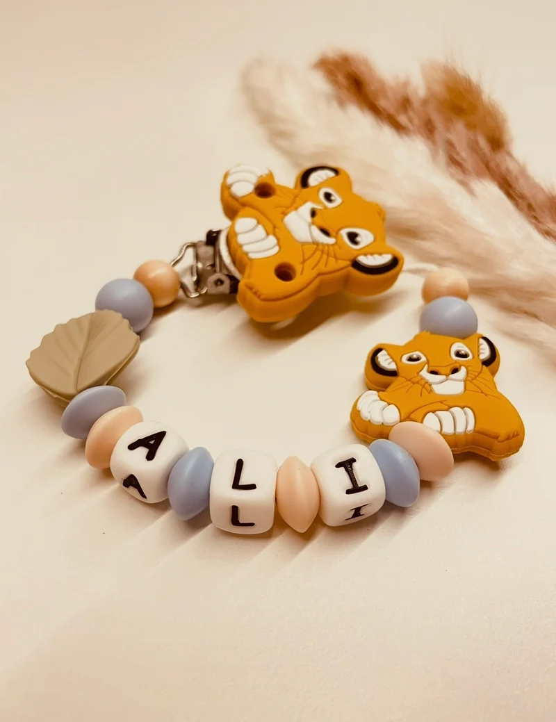 Schnullerkette personalisiert Löwe beige blau