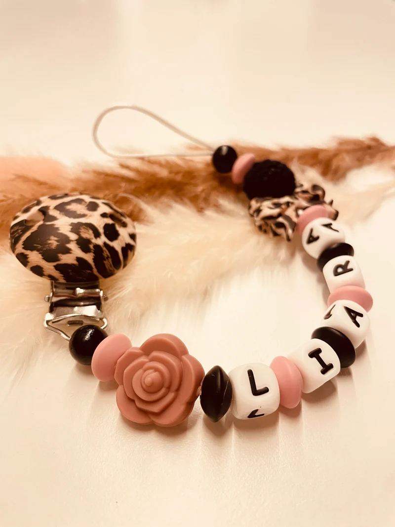 Schnullerkette Leo altrosa schwarz
