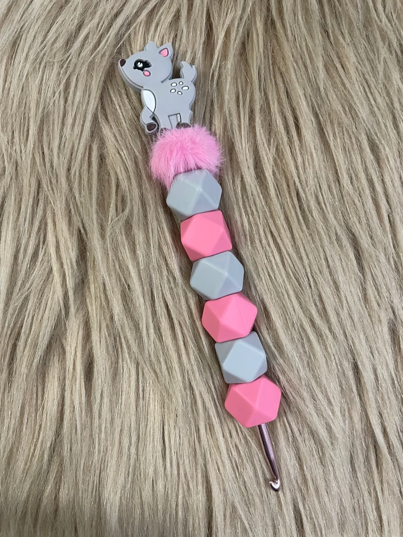 Häkelnadel Reh pink-grau Silikon ergonomisch