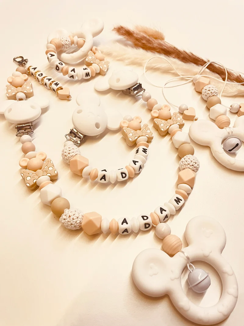 Schnullerkette, Kinderwagenkette, Greifring Babyschalenanhänger personalisiert Maus beige weiß