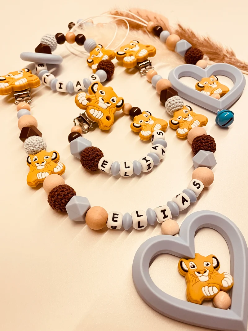 Schnullerkette, Kinderwagenkette, Greifring Babyschalenanhänger personalisiert Löwe blau braun